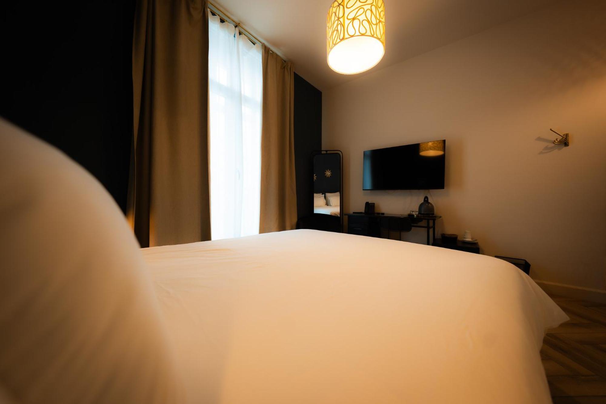 Hotel Grand Place Mons Bagian luar foto