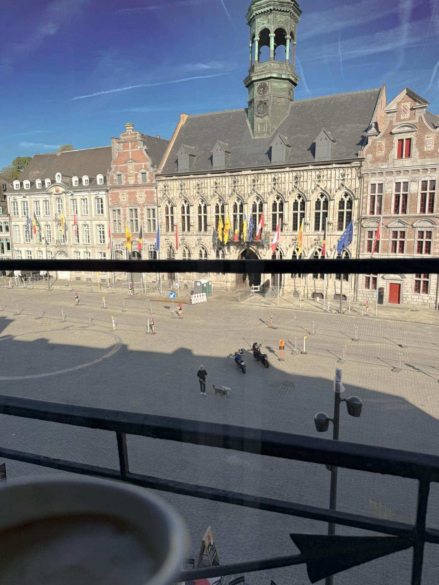 Hotel Grand Place Mons Bagian luar foto